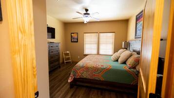 2 bedrooms, iron/ironing board, travel cot, free WiFi