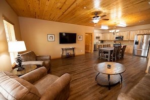 TV - Luxury Condo Hidden Gem of Gruene Resort A3 (New Braunfels)
