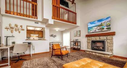 Family-Friendly 2BR Condo w/ Private Garage - Minutes from Zoo & Downtown