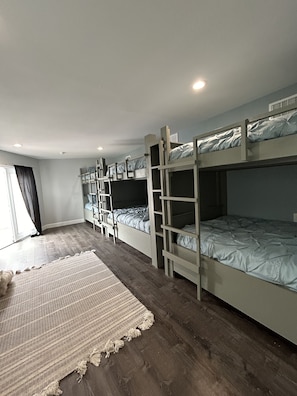 6 soveværelser, pengeskab på værelset, skrivebord, gratis Wi-Fi