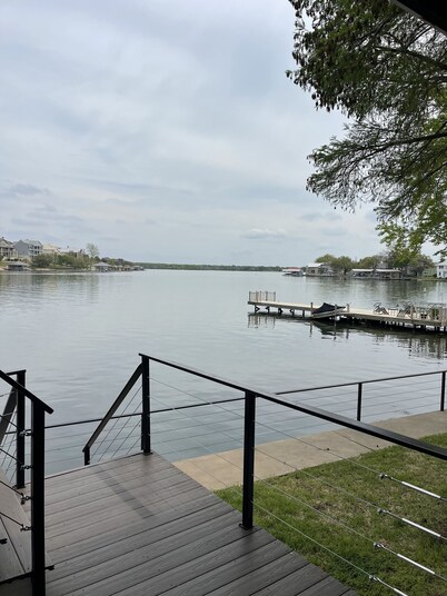 Spacious 6-bedroom house on Lake LB J