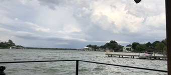Spacious 6-bedroom house on Lake LB J