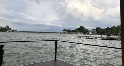 Spacious 6-bedroom house on Lake LB J