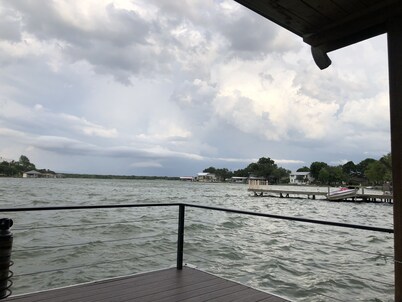 Spacious 6-bedroom house on Lake LB J