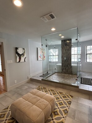 Interior - Spacious 6-bedroom house on Lake LB J (Granite Shoals)