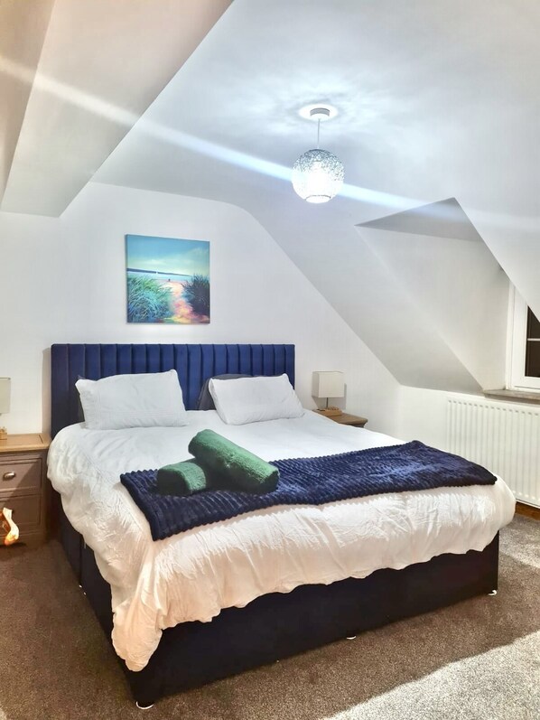 2 bedrooms, travel cot, WiFi, bed sheets