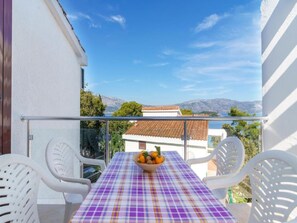 Outdoor dining - Lumbarda Resort Apartments - Standard One-Bedroom Apartment F12 (Lumbarda)