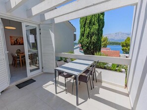 Outdoor dining - Lumbarda Resort Apartments - Superior One bedroom Apartment E3 (Lumbarda)