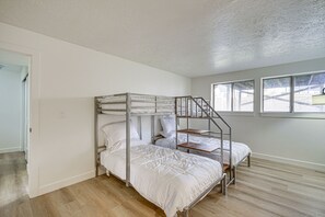 4 quartos, acesso à internet, roupa de cama