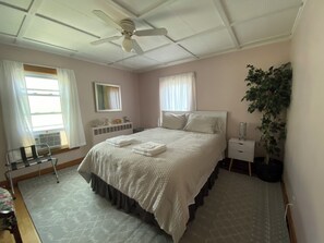 2 sovrum, skrivbord, strykjärn/strykbräda och gratis wi-fi