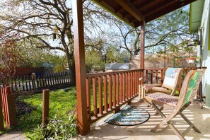 Terrace/patio - SXSW!~~~~~Charming 3-bedroom house with AC and WiFi in marvelous Austin!~~~~~~ (Austin)