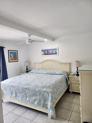 1 bedroom, free WiFi, bed sheets - Beach front conplex, Updated one bedroom one bath condo. (South Padre Island)