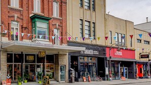 Exterior - Le Flamingo ~ Cozy Accommodations in Saint-Roch. (Québec)