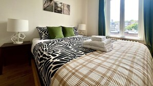 2 bedrooms, free WiFi, bed sheets - Le Cactus ~ A Stunning Home in the St-Roch Neighborhood (Québec)