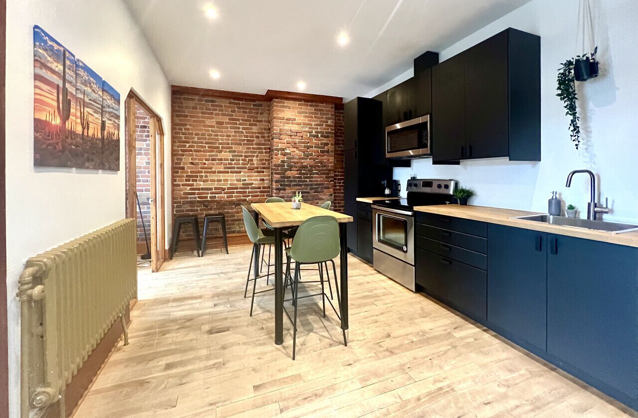 Réfrigérateur, micro-ondes, four, cafetière/bouilloire