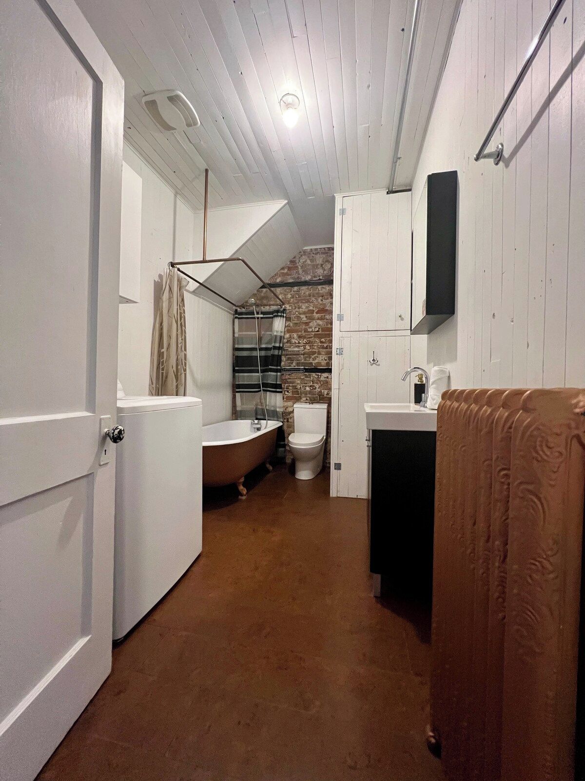 Shower, hair dryer, towels, shampoo