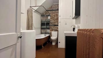 Shower, hair dryer, towels, shampoo