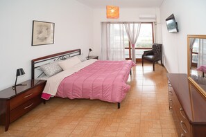 2 chambres, fer et planche à repasser, Wi-Fi, literie fournie