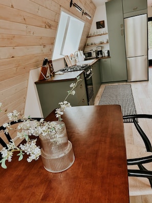 Fridge, microwave, oven, stovetop - Fox Ridge-Black Alder Lodging (Logan)