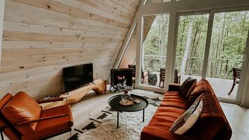 Smart TV, fireplace, stereo