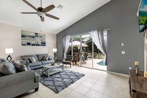 Smart-TV, DVD-spiller, fotballspill og printere