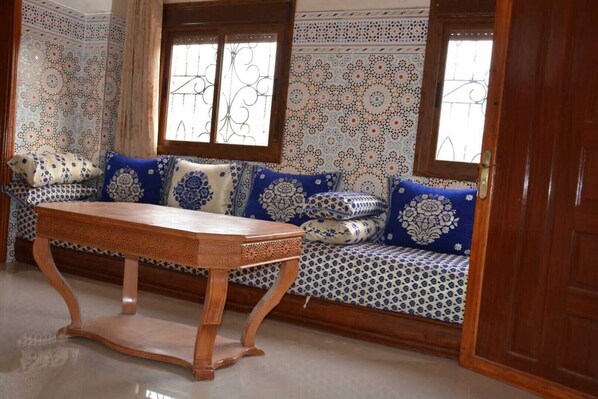 Interior - OZOUDHIGHSTADINGAPPARETEMMENT NUMBER1 (ouzoud)