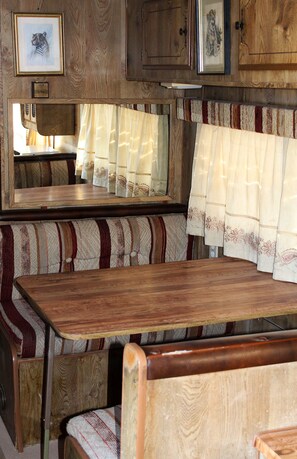 Dining - Cozy 80s Safari Style RV in Tranquil Bombay Beach with AC (BOMBAY BEACH)