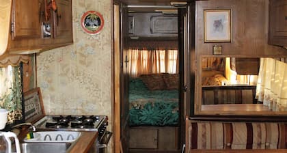 Cozy 80s Safari Style RV in Tranquil Bombay Beach with AC
