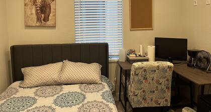 Private Quaint Cozy Room