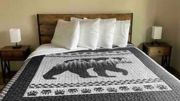 2 bedrooms, travel cot, WiFi, bed sheets
