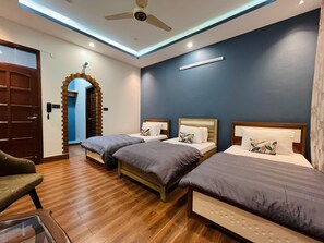 3 bedrooms, iron/ironing board, WiFi, bed sheets