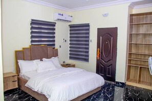 4 bedrooms, iron/ironing board, free WiFi, bed sheets - Delkiks Homes 4bedrom Duplex Ogba, Ikeja Lagos AC, Wi-Fi and 24/7 Electricity (Lagos)