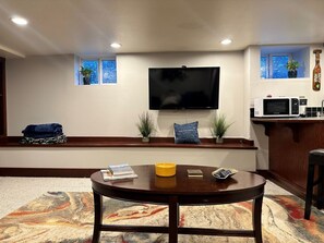 Interior - Cozy 1-bedroom basement with AC and WiFi in peaceful Proctor District Tacoma. (Tacoma)