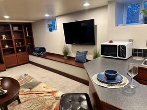 Interior - Cozy 1-bedroom basement with AC and WiFi in peaceful Proctor District Tacoma. (Tacoma)