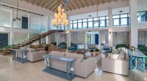 Interior - Las Lomas! (La Romana)