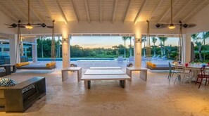 Outdoor dining - Las Lomas! (La Romana)