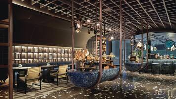 2 bars/lounges