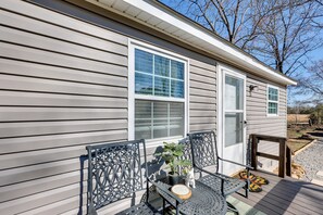 Terrace/patio - New Blaine Studio - Walk to Lake Dardanelle! (New Blaine)