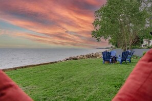 Terrace/patio - Erie Breeze Cottage, right on Lake Erie, EPIC wine route! (Essex)