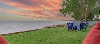 Erie Breeze Cottage, right on Lake Erie, EPIC wine route!