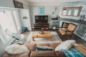 Smart TV, fireplace