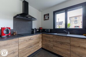 Fridge, microwave, oven, dishwasher - Au Plaisir des Bois - Montaigut LE Blanc (MONTAIGUT LE BLANC)