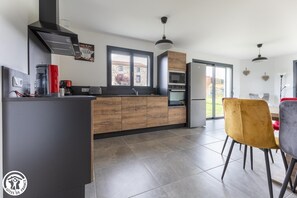 Fridge, microwave, oven, dishwasher - Au Plaisir des Bois - Montaigut LE Blanc (MONTAIGUT LE BLANC)
