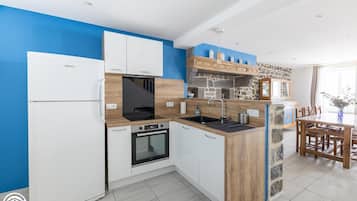 Fridge, microwave, oven, dishwasher