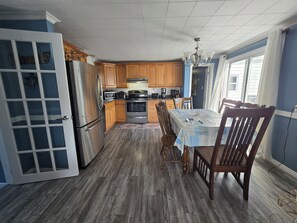 Private kitchen - 3 bed with fenced yard, fire pit,  swings, 30 min from Clarenville (Arnold's Cove)