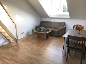 Family Condo (Bergmann) | Individually decorated, individually furnished, desk, laptop workspace - Meeraner Parkresidenz (Meerane)