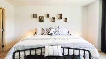 3 bedrooms, desk, iron/ironing board, travel cot
