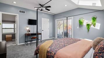 4 bedrooms, desk, iron/ironing board, travel crib