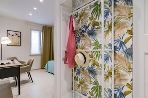 1 chambre, bureau, fer et planche à repasser, Wi-Fi gratuit