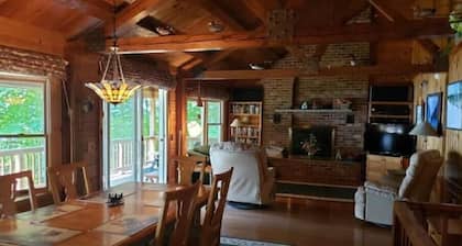 Peaceful log home on lake Champlain with mooring